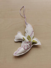 Indlæs billede til gallerivisning Fredsdue #2 rosa blomster
