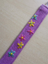 Indlæs billede til gallerivisning Suttesnor - Lilla med broderede blomster
