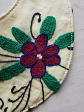 Indlæs billede til gallerivisning Savlesmæk - lysegul med broderi
