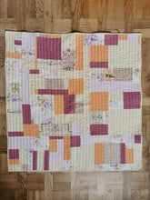 Indlæs billede til gallerivisning Quiltet patchworktæppe, varme nuancer

