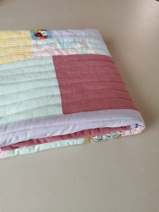 Quiltet patchworktæppe, pastelfarver