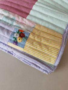 Quiltet patchworktæppe, pastelfarver