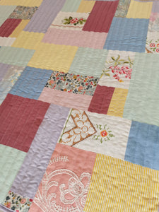 Quiltet patchworktæppe, pastelfarver