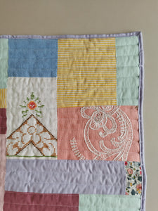 Quiltet patchworktæppe, pastelfarver