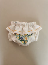 Indlæs billede til gallerivisning Bloomers med flæse, håndbroderet, str. 80-86

