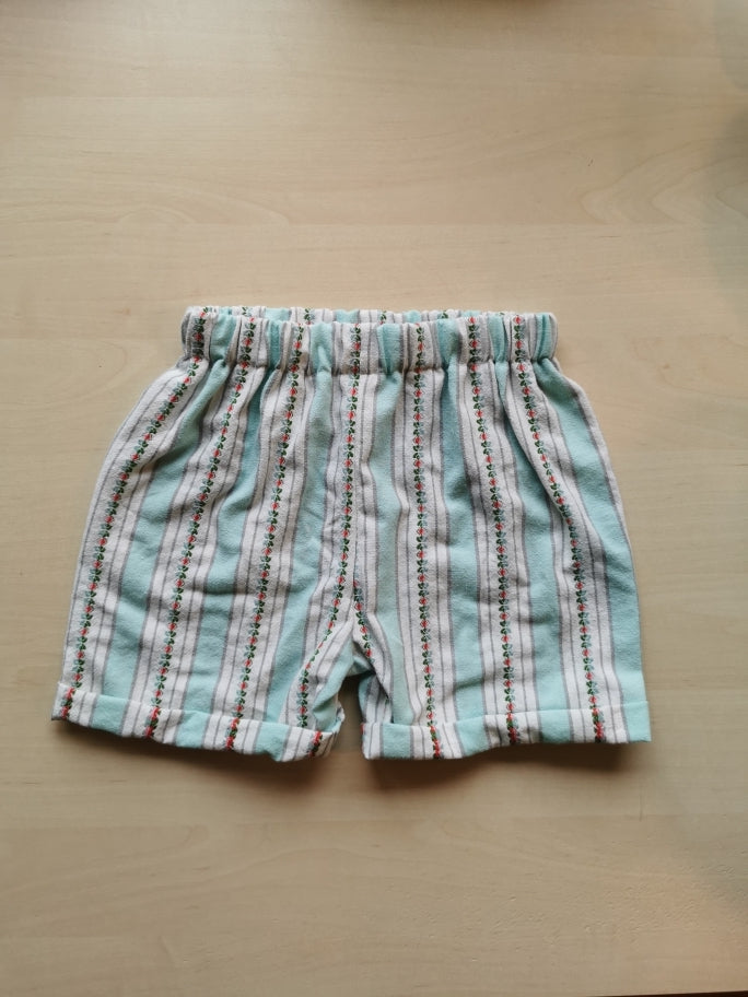 Shorts, striber og blomster str. 110